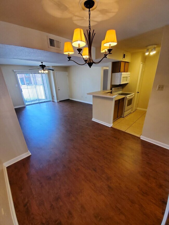 Interior Photo - 904#105*