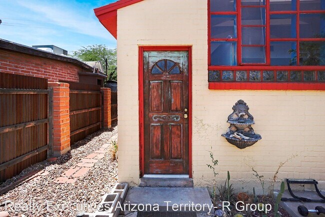 Building Photo - 1 br, 1 bath House - 2920 E. Mabel Street  #2