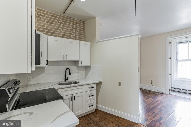 Building Photo - 141 N 21st St