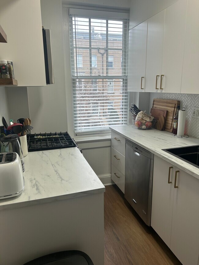 Foto del edificio - 2410 20th St NW