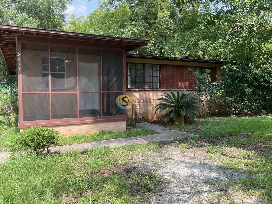 Primary Photo - PICK ME! Recently Renovated 3/1 - 1252 Sq. Ft