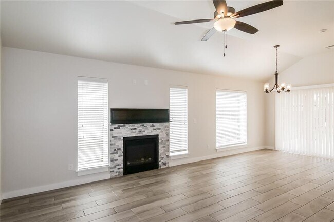 Building Photo - 508 NW 179th Cir
