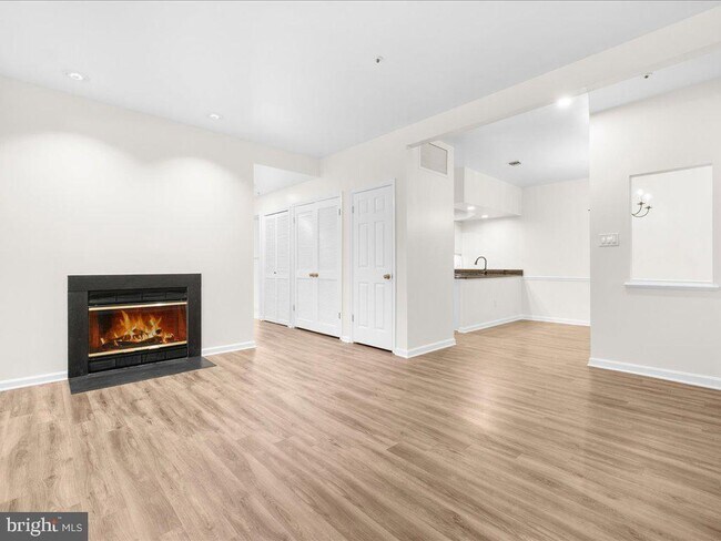 Building Photo - 2702 Summerview Way
