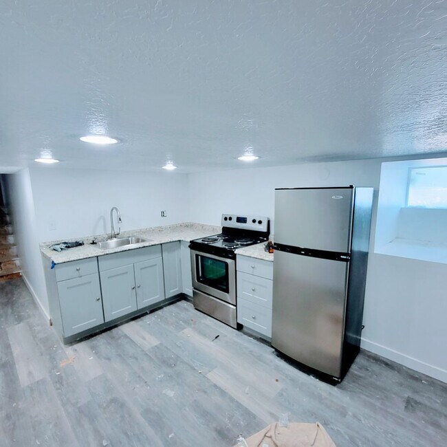 Building Photo - Great Value for Unique Renovated Midvale Home!