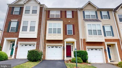 Building Photo - 502 Legrace Terrace NE