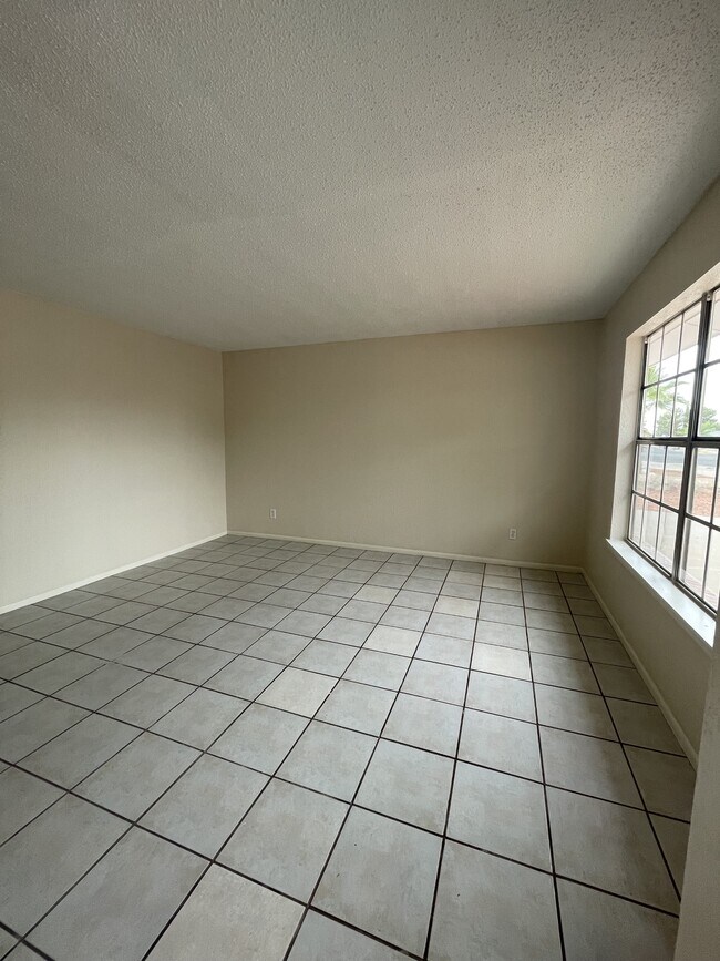 Foto del edificio - 10902 Bywood Dr