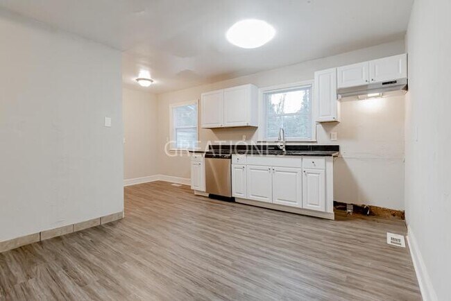 Building Photo - 110 Whitener Ave