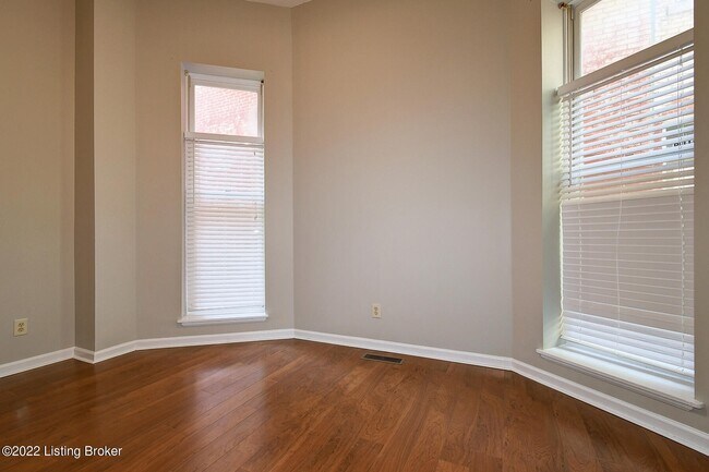 Room for king size bed - 1216 S 1st St