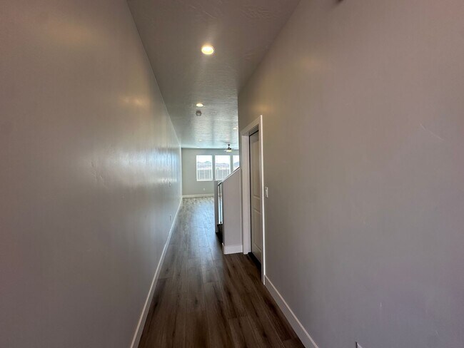 Building Photo - BRAND NEW 3 BEDROOM SAND HOLLOW TOWNHOME F...