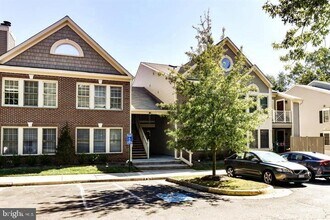 Building Photo - 12010 Ridge Knoll Dr