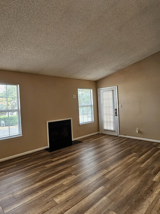 Building Photo - 403 Resort Ct