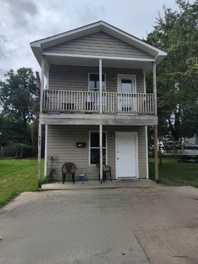 Foto del edificio - Great Two Story Home In Town