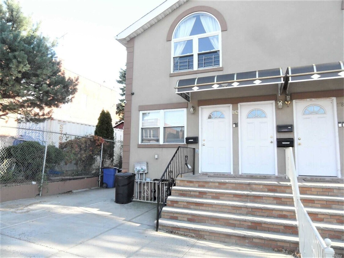Primary Photo - 182 Highland Blvd