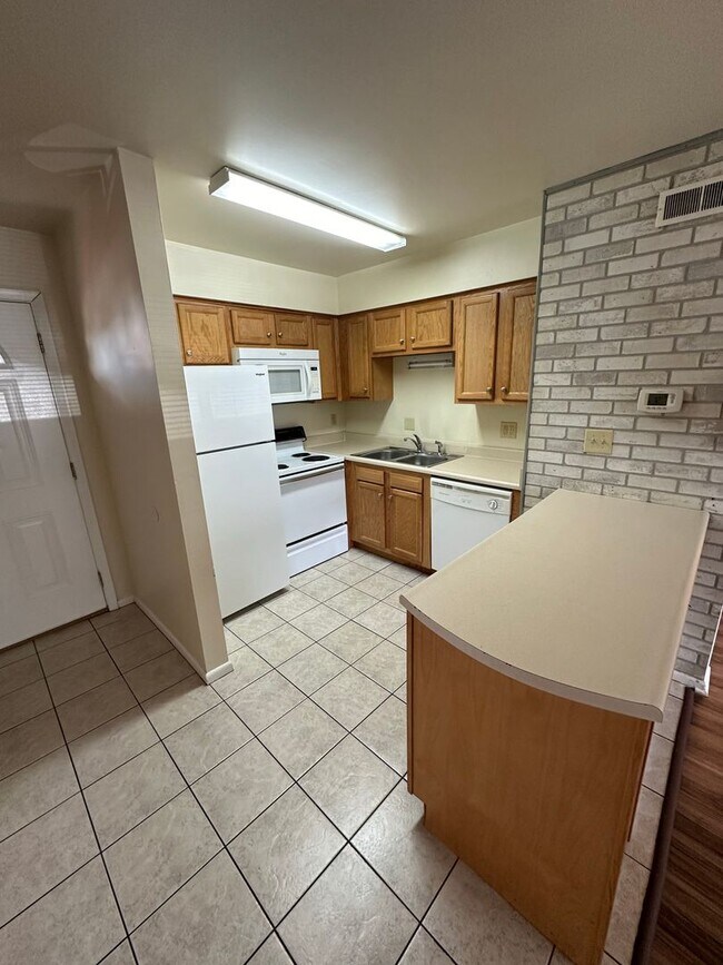 Foto del edificio - 300 E 16th Ave