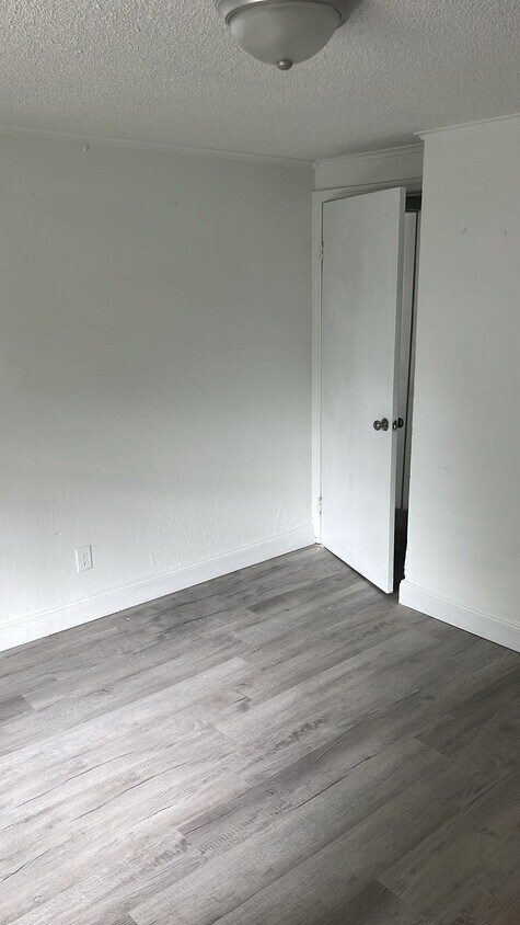 Building Photo - 4929 N Pine Hills Rd