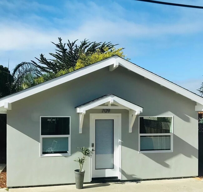 Building Photo - Unit 709