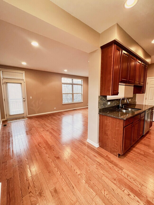 Building Photo - 742 Summit Ln