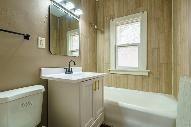 Building Photo - 1917 N Newton Ave