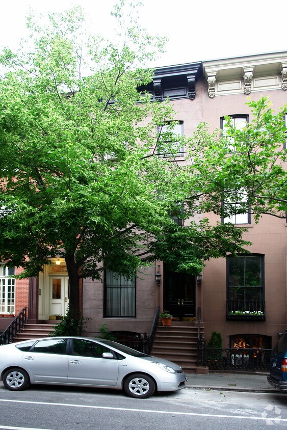 Building Photo - 351 W 20th St