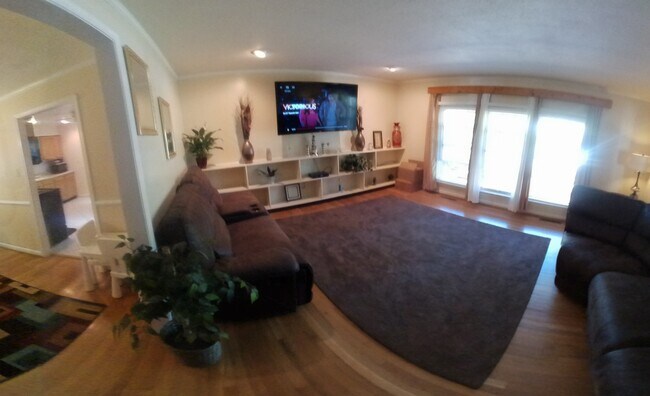 Building Photo - 6333 Barnard Way