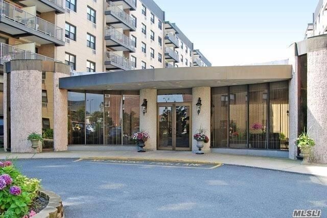 Foto del edificio - 860 E Broadway