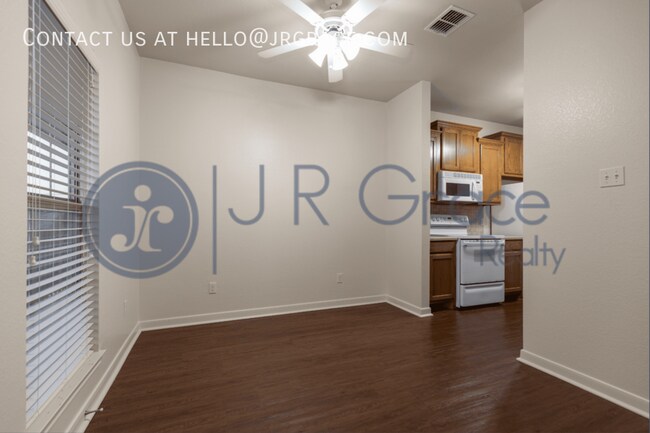 Building Photo - 2108 Breezy Dr
