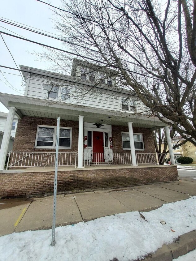 Primary Photo - Looking for a cozy and convenient place to...