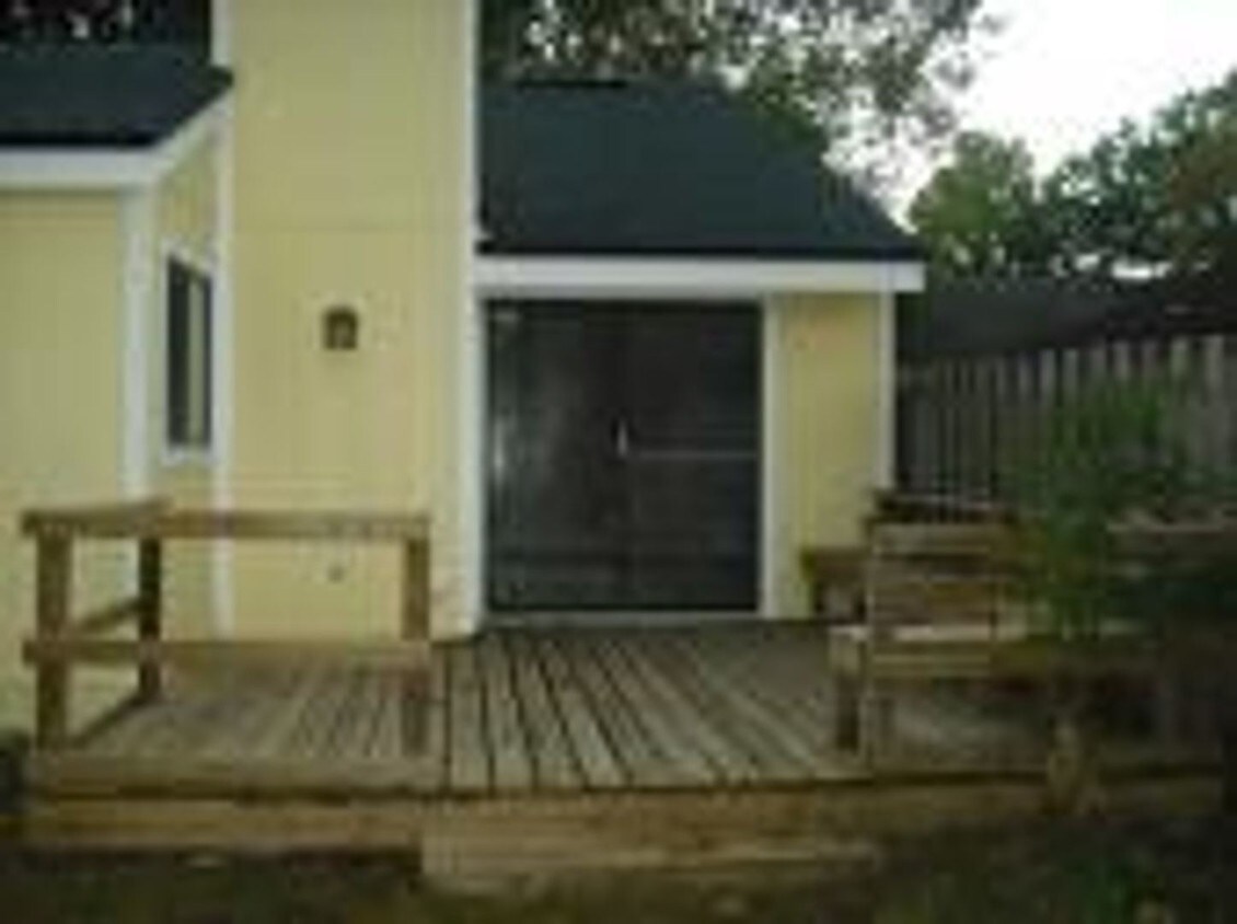 Primary Photo - 3 br, 2 bath House - 8319 Daisy Lane S