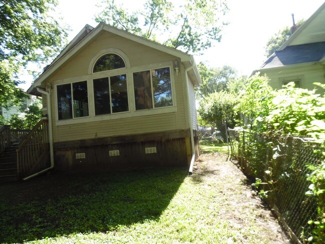 Building Photo - 2112 E 12th St