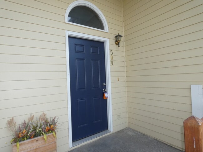 Building Photo - Beautiful Town Home in Kearney, MO
