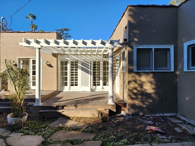 Building Photo - 106 N Ridgewood Pl