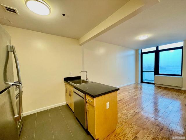 Foto del edificio - 1 bedroom in Queens NY 11106