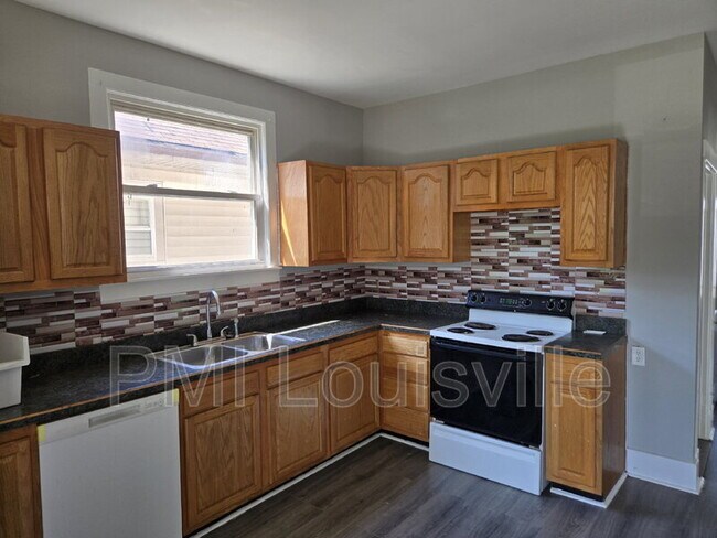 Building Photo - 607 N 39th St