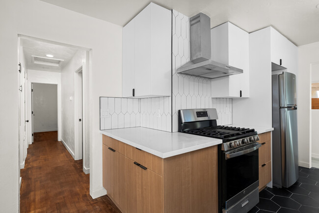 Building Photo - 2203 Reo Dr