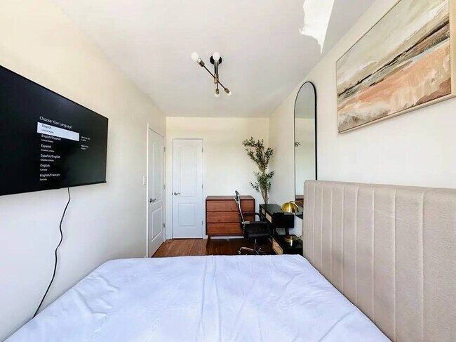 Foto del edificio - Furnished room/NOT APARTMENT