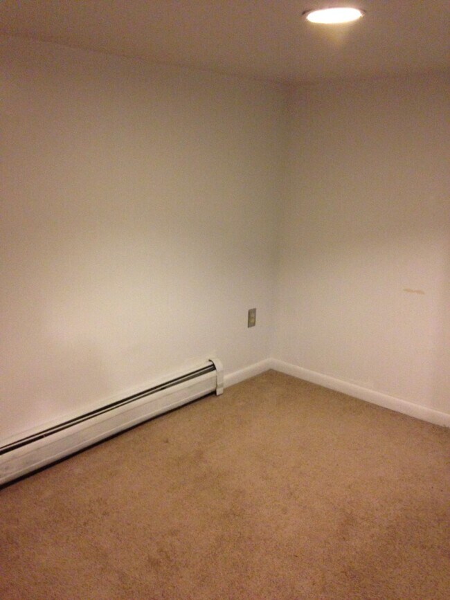 Building Photo - 411 W Main St