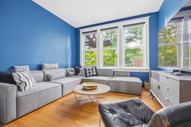 Foto del edificio - 4132 Roland Ave