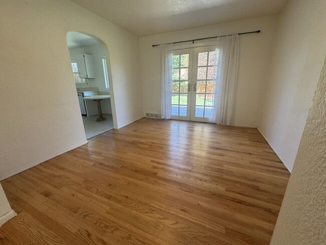 Building Photo - Single level home in Mid Town