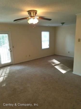 Foto del edificio - 403 Wormwood Ln