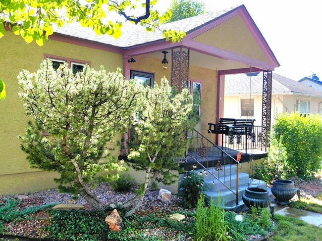 Building Photo - 600 W Orman Ave