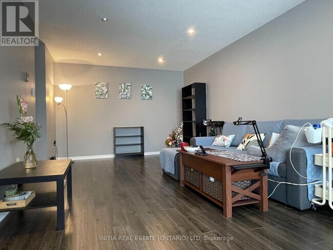 Photo du bâtiment - 650-650 Cheapside St