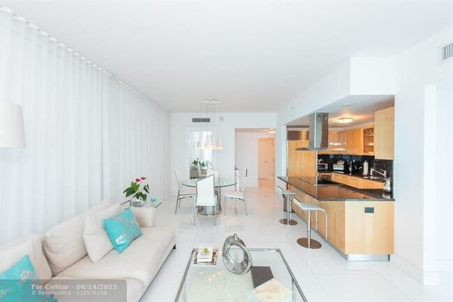 Foto del edificio - 6899 Collins Ave