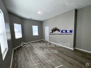 Building Photo - 702 S 8th St