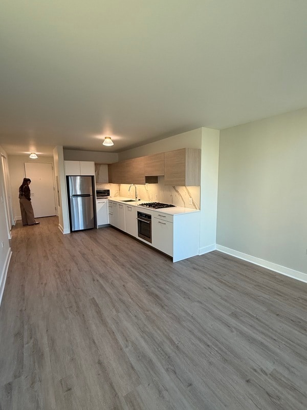 Building Photo - 641 W Lake St