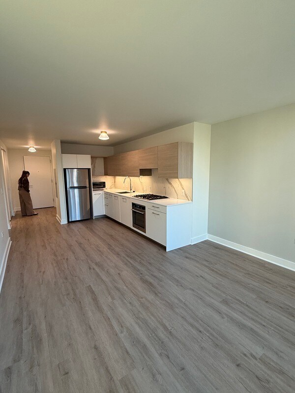 Foto del edificio - 641 W Lake St