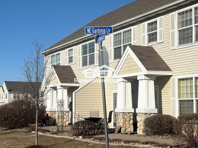 Foto del edificio - 3911 NE Gardenia Ln