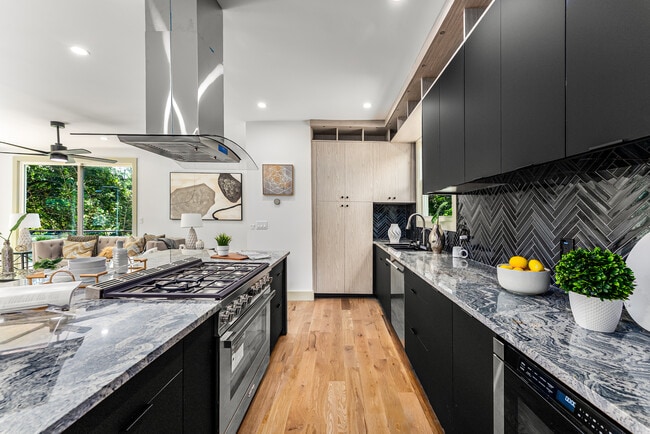 Foto del edificio - 335 Eureka Dr NE