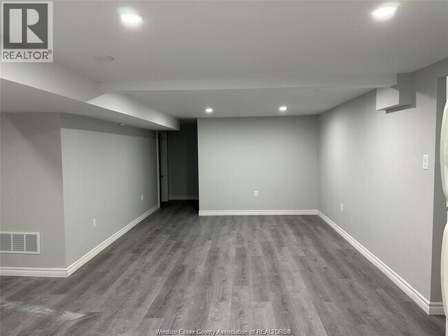 Photo du bâtiment - 3405 Longfellow Ave