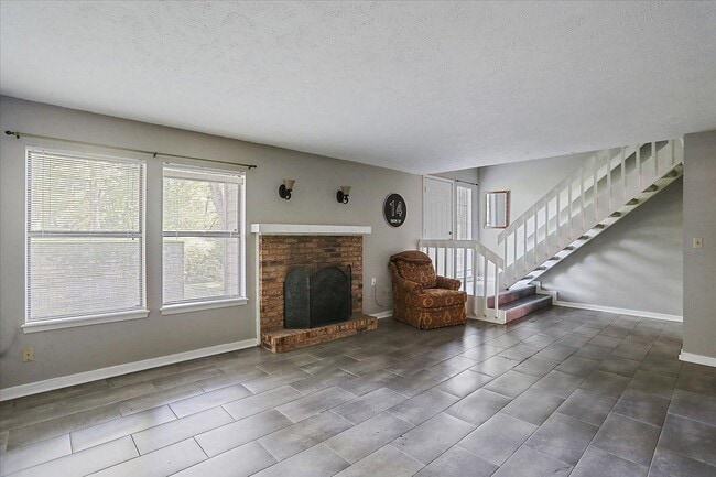 Building Photo - 14 Shore Dr