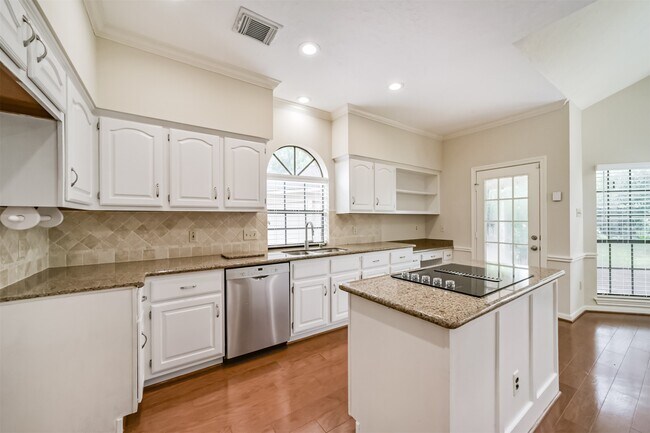 Foto del edificio - 2214 Cherrytree Ridge Ln
